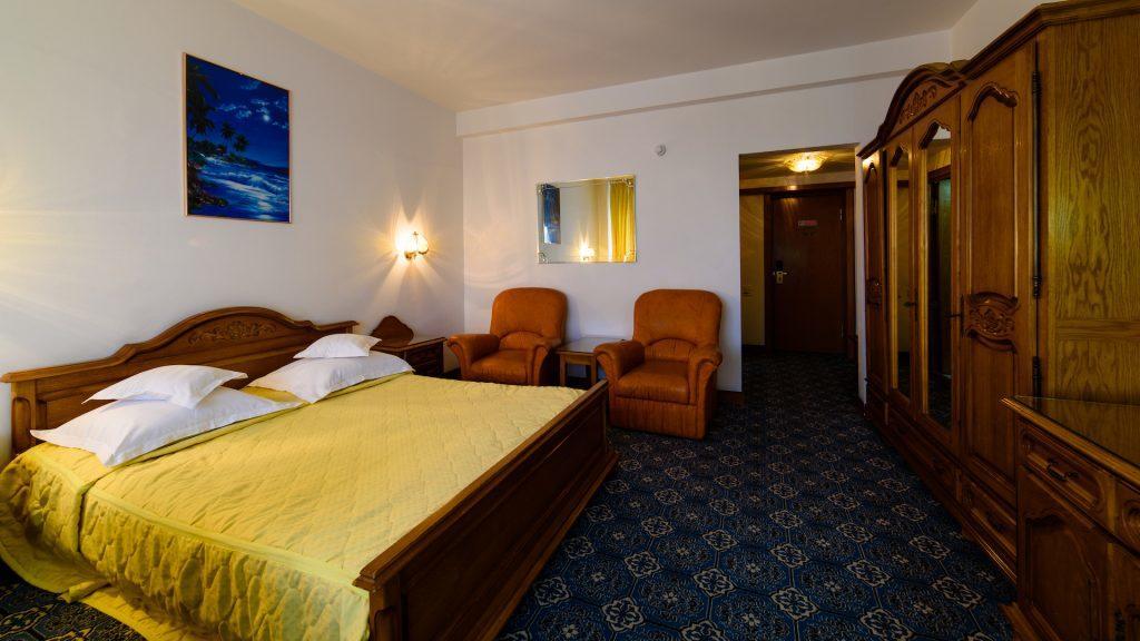 Hotel Decebal Бакеу Екстер'єр фото